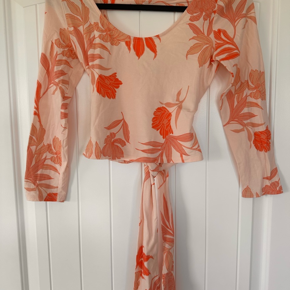 Guess top ,Size S - Picture 4 of 5